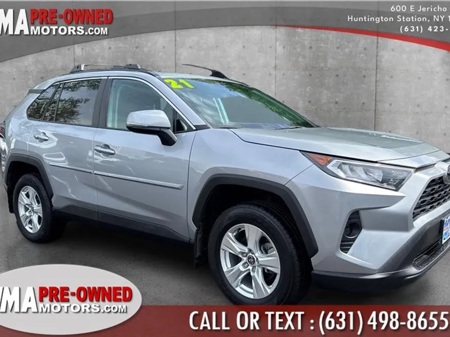 2021 Toyota RAV4 XLE photo 1