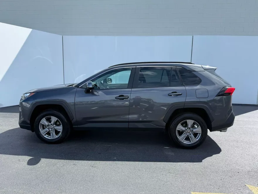 2024 Toyota RAV4 XLE photo 1