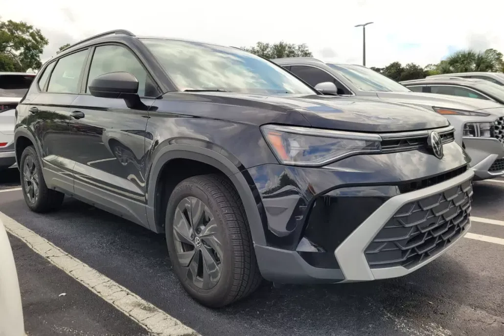 2025 Volkswagen Taos S photo 1