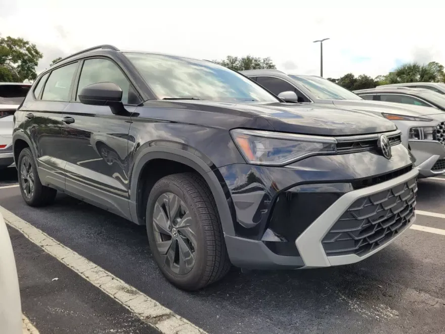 2025 Volkswagen Taos S photo 1