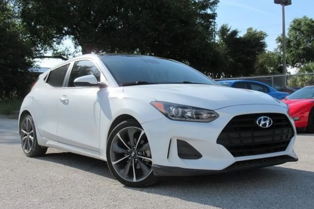 2020 Hyundai Veloster 2.0L Premium photo 1