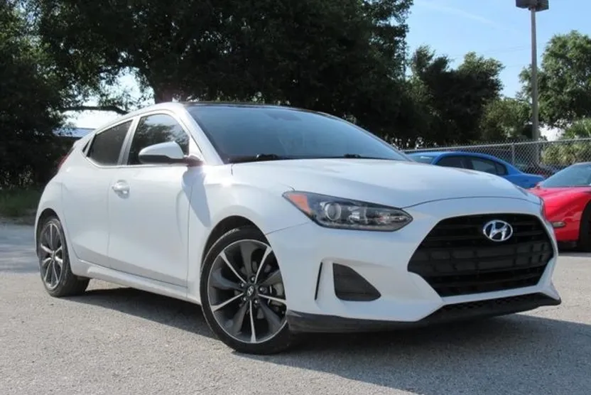 2020 Hyundai Veloster 2.0L Premium photo 1