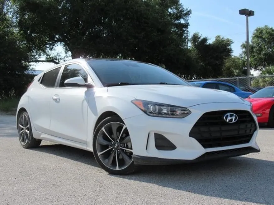 2020 Hyundai Veloster 2.0L Premium photo 1