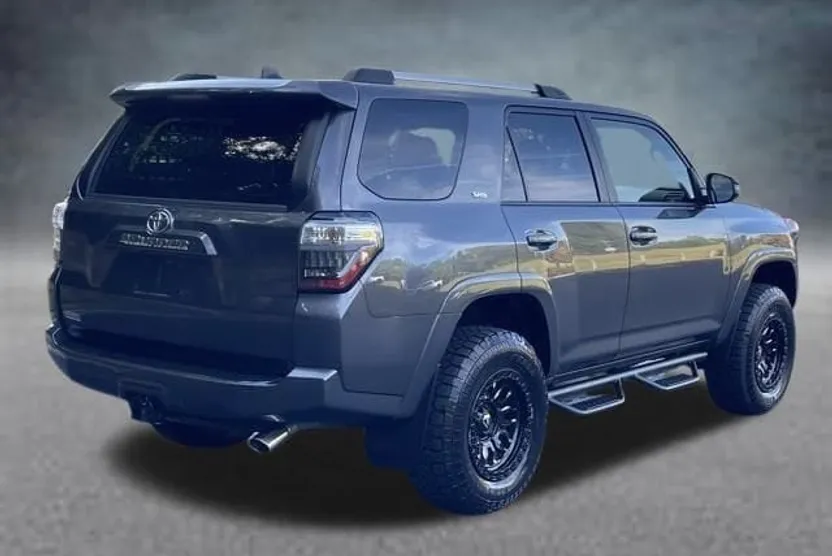 2022 Toyota 4Runner SR5 Premium photo 1