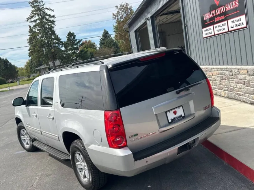 2011 Gmc Yukon XL SLT photo 1