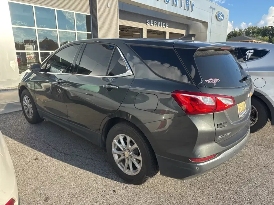2019 Chevrolet Equinox LT photo 1