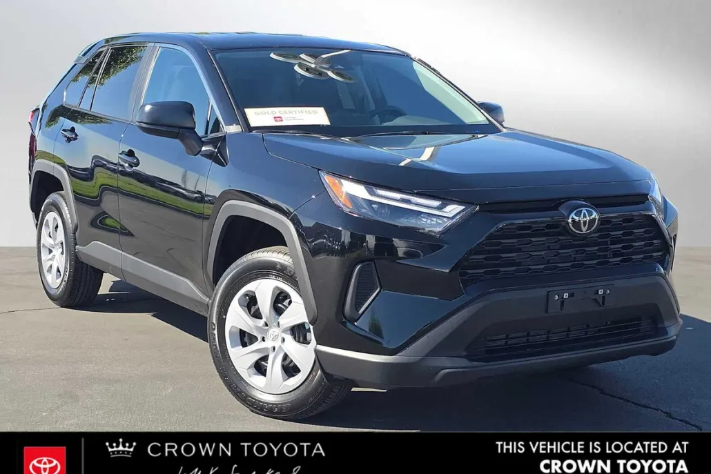2025 Toyota RAV4 LE photo 1