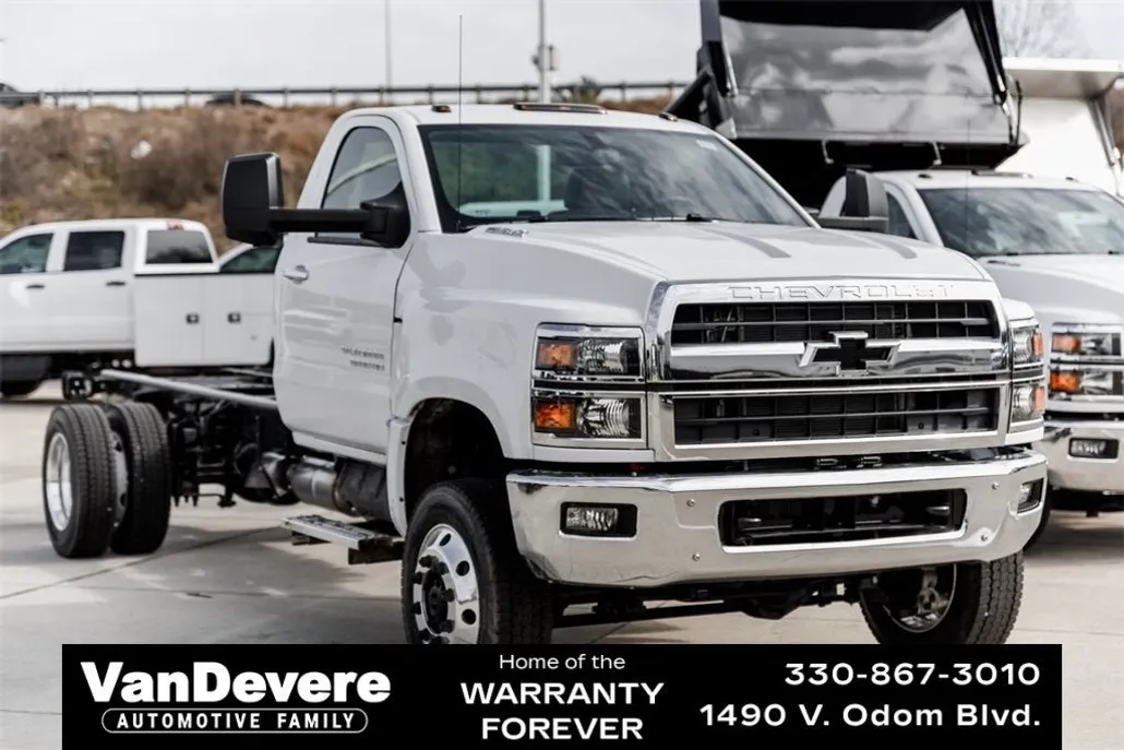 2024 Chevrolet Silverado 5500HD Work Truck photo 1