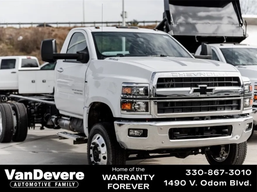 2024 Chevrolet Silverado 5500HD Work Truck photo 1