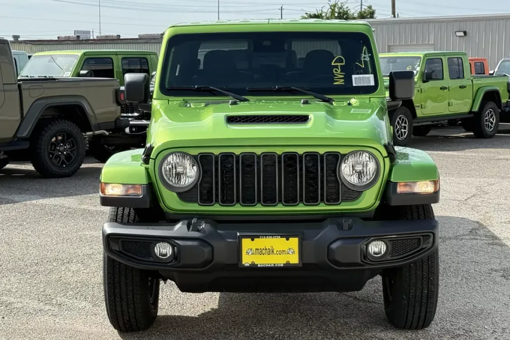 2025 Jeep Gladiator Sport S photo 1