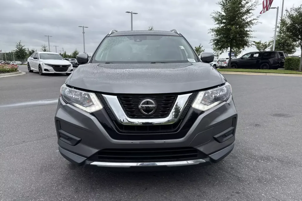 2020 Nissan Rogue SV photo 1