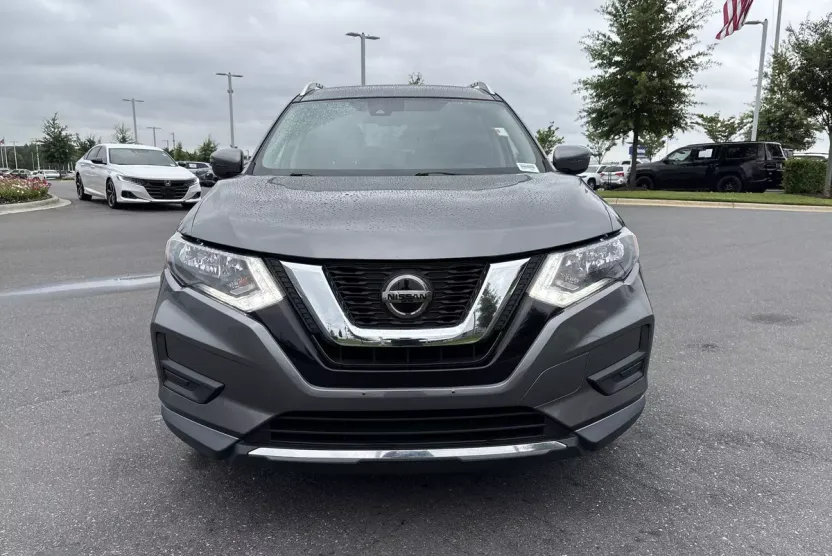 2020 Nissan Rogue SV photo 1