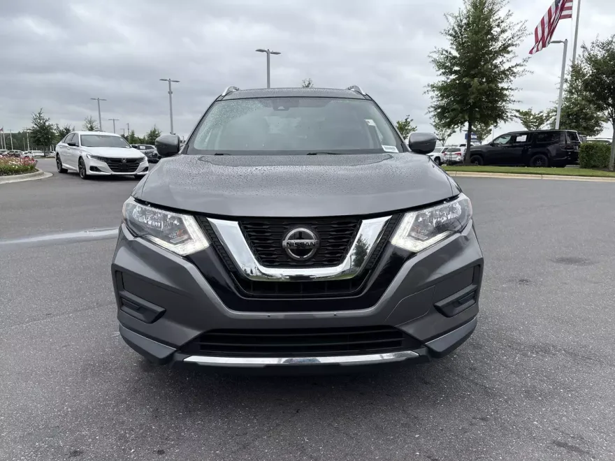 2020 Nissan Rogue SV photo 1