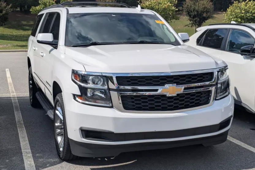 2019 Chevrolet Suburban LT photo 1