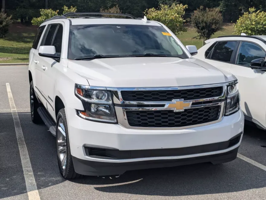 2019 Chevrolet Suburban LT photo 1