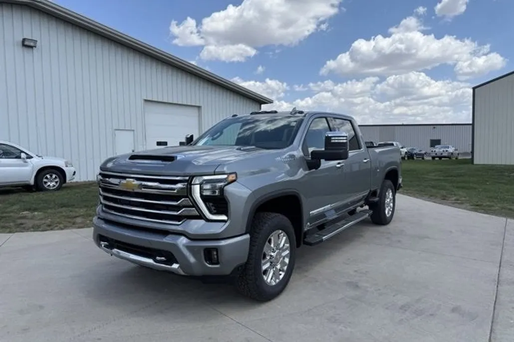 2025 Chevrolet Silverado 2500HD High Country photo 1