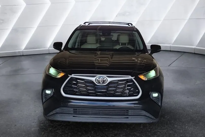 2023 Toyota Highlander L photo 1