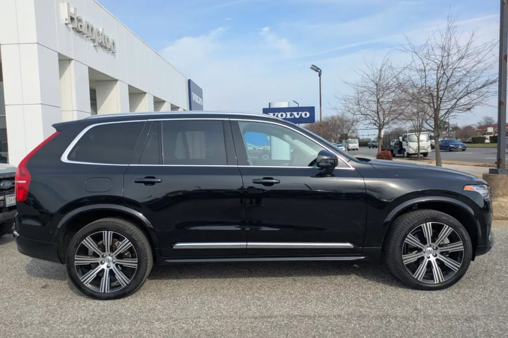 2025 Volvo XC90 T8 photo 1