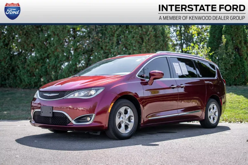 2017 Chrysler Pacifica Touring Plus photo 1