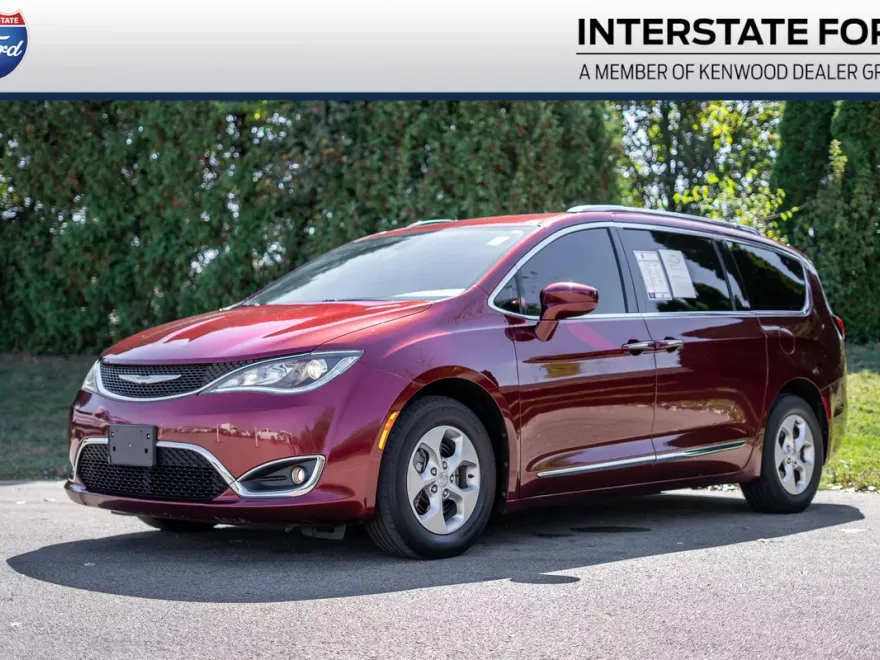 2017 Chrysler Pacifica Touring Plus photo 1