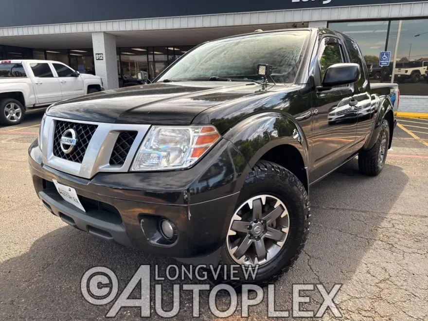 2017 Nissan Frontier SV photo 1