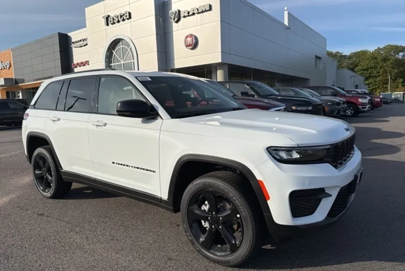 2025 Jeep Grand Cherokee Altitude photo 1