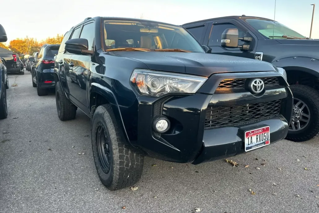 2019 Toyota 4Runner SR5 photo 1