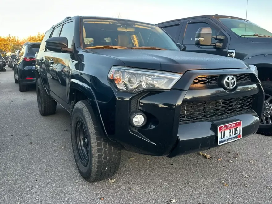 2019 Toyota 4Runner SR5 photo 1