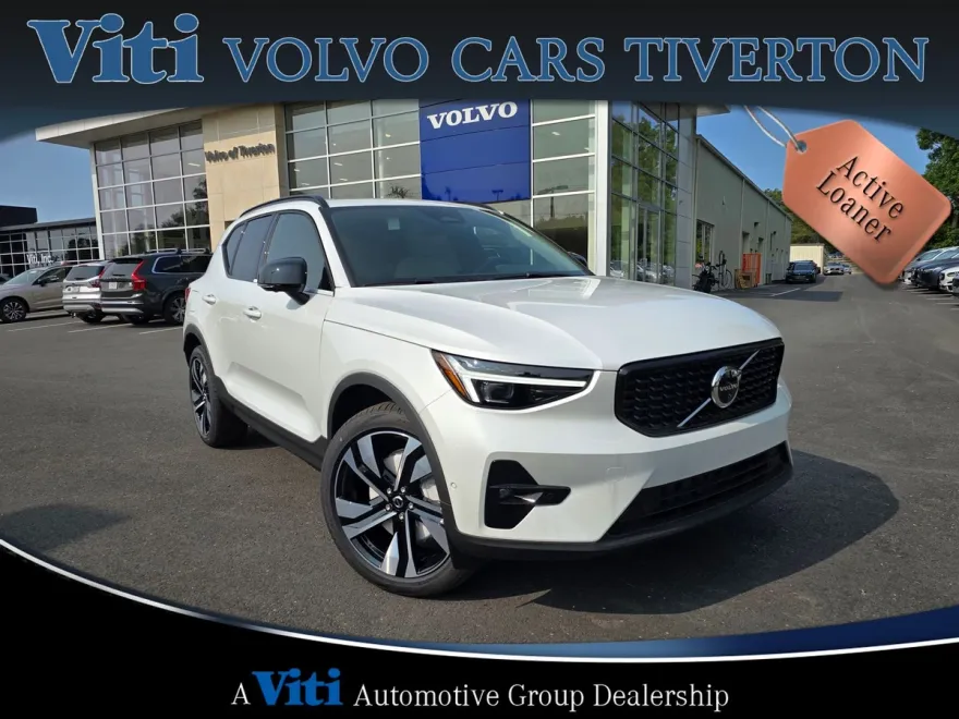 2025 Volvo XC40 photo 1