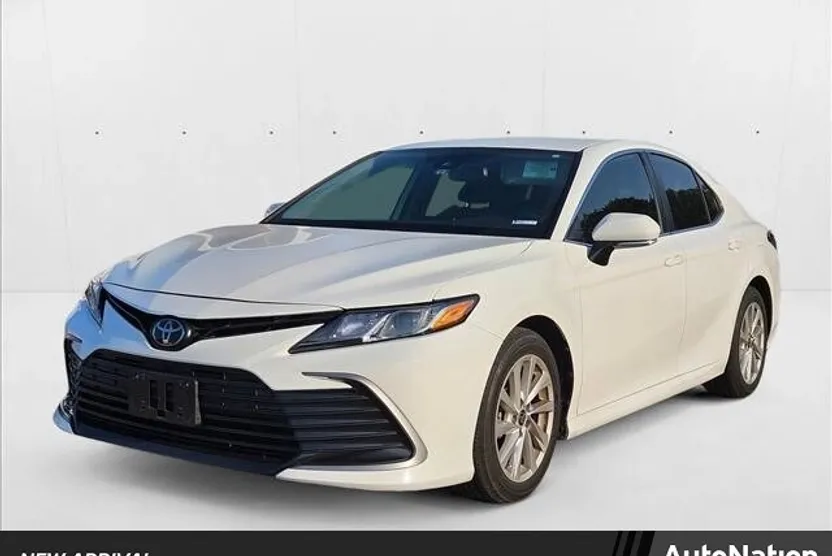 2021 Toyota Camry LE photo 1