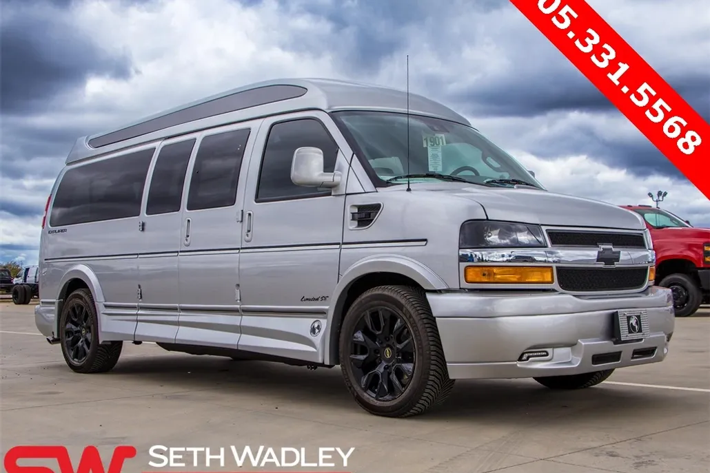 2025 Chevrolet Express 2500 Work Van Cargo photo 1