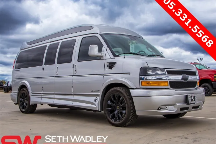 2025 Chevrolet Express 2500 Work Van Cargo photo 1