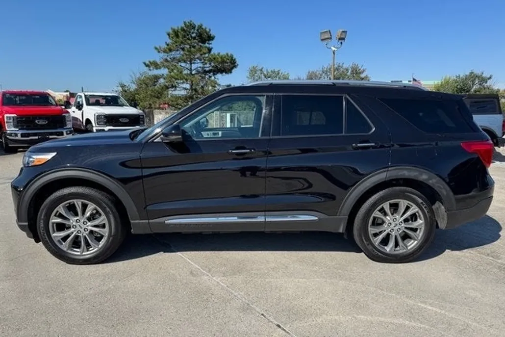 2022 Ford Explorer Limited photo 1