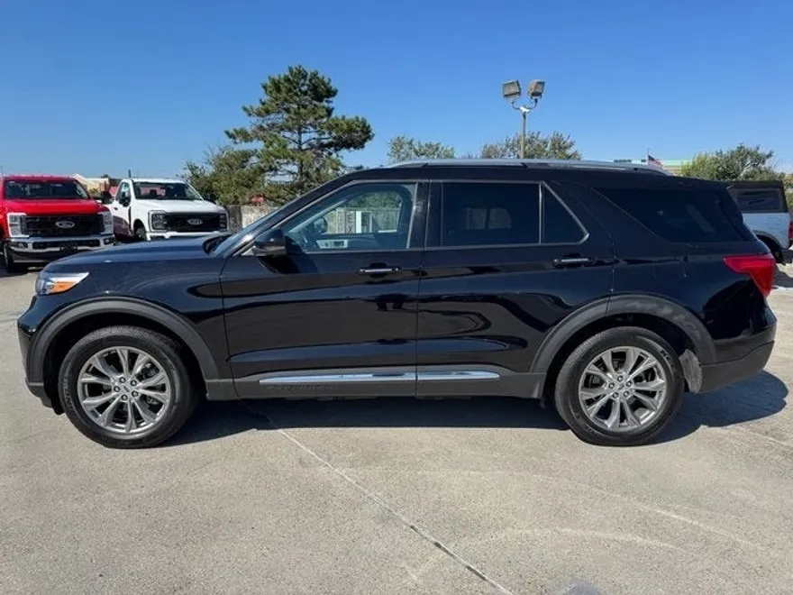 2022 Ford Explorer Limited photo 1
