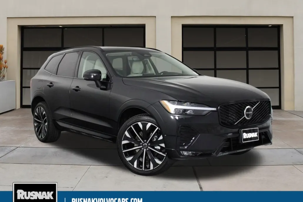 2026 Volvo XC60 B5 photo 1