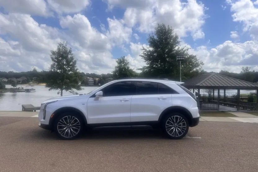 2024 Cadillac XT4 Sport photo 1