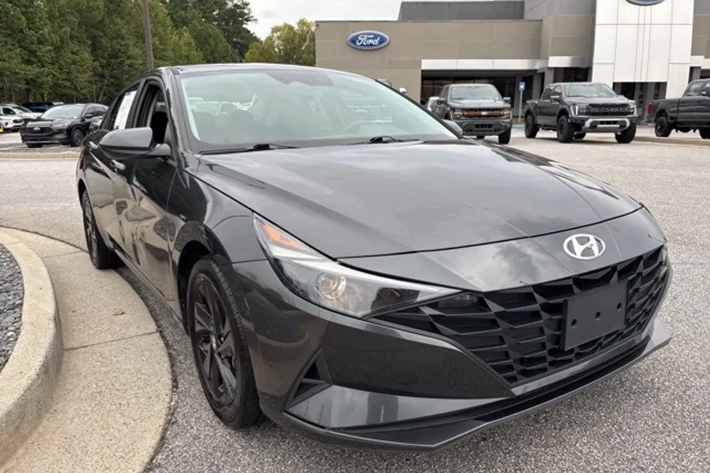 2021 Hyundai Elantra SEL photo 1