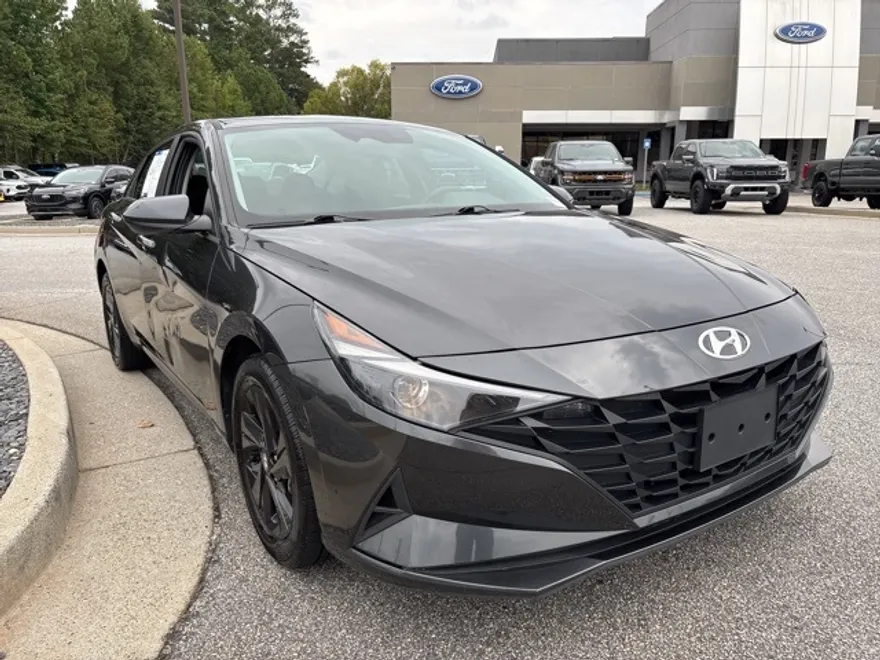 2021 Hyundai Elantra SEL photo 1
