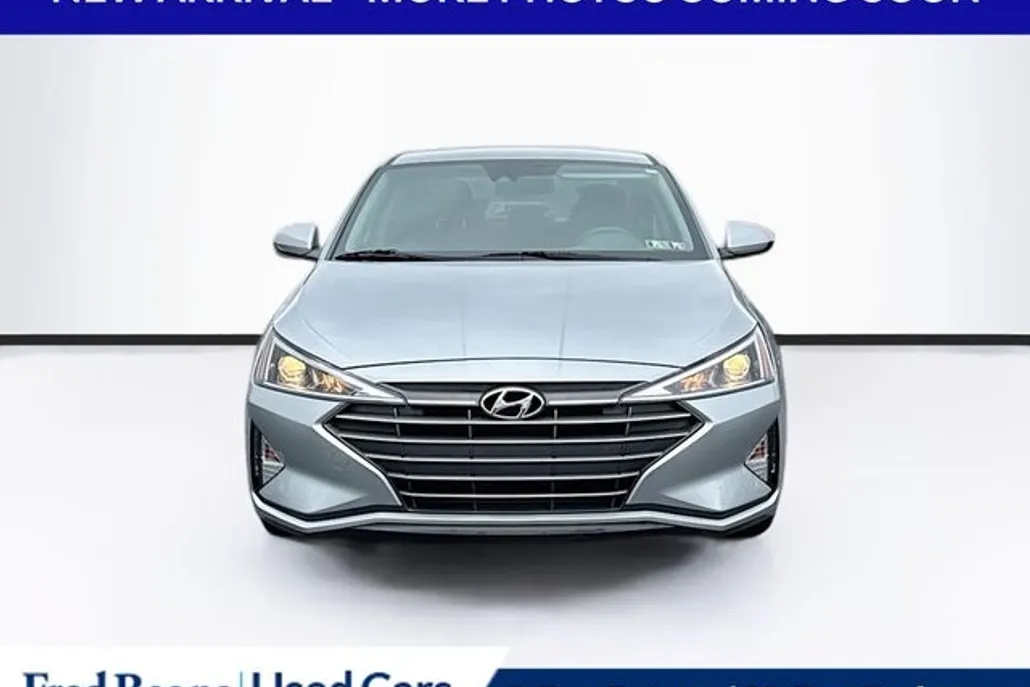 2020 Hyundai Elantra SEL photo 1