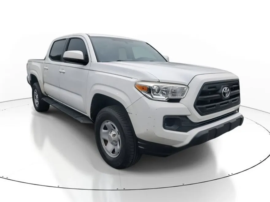 2017 Toyota Tacoma SR5 photo 1