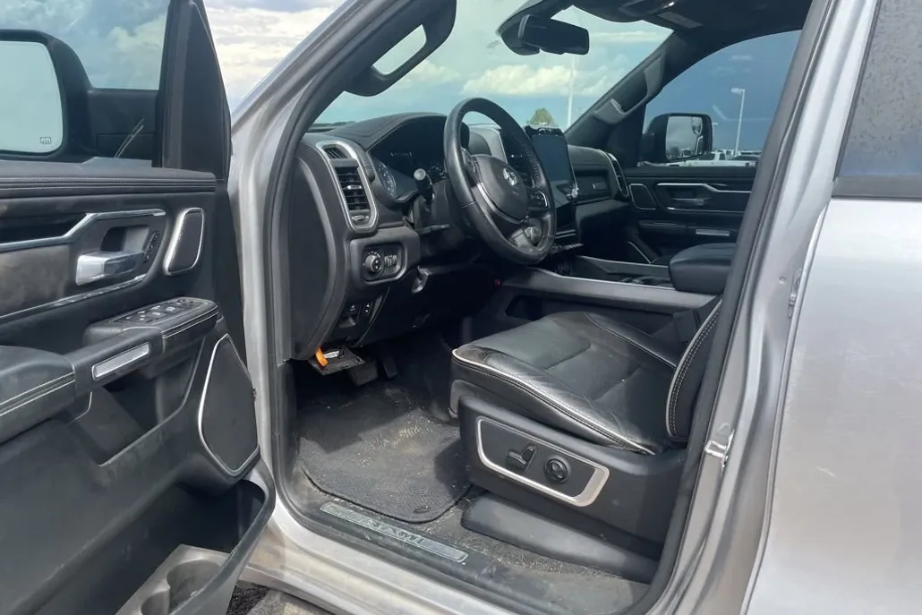 2020 Ram 1500 Laramie photo 1