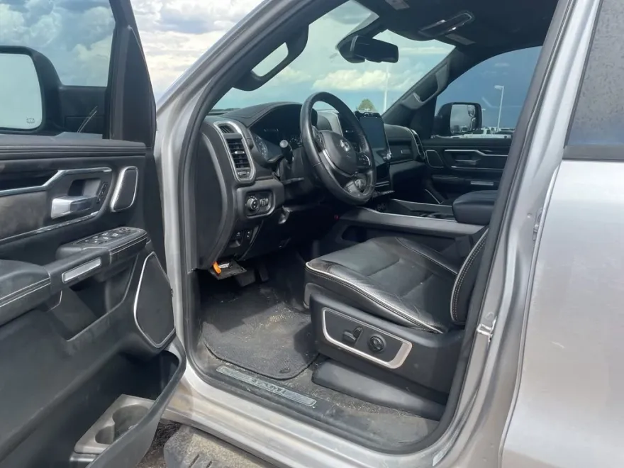 2020 Ram 1500 Laramie photo 1