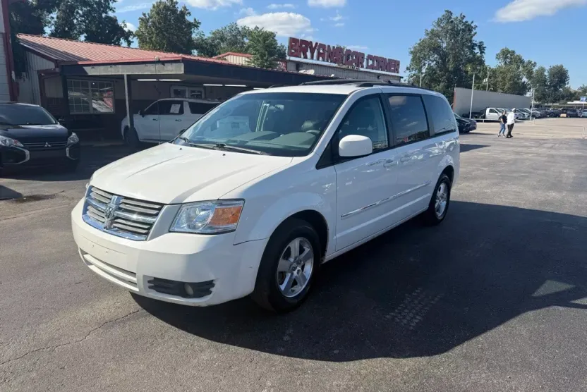 2008 Dodge Grand Caravan SXT photo 1