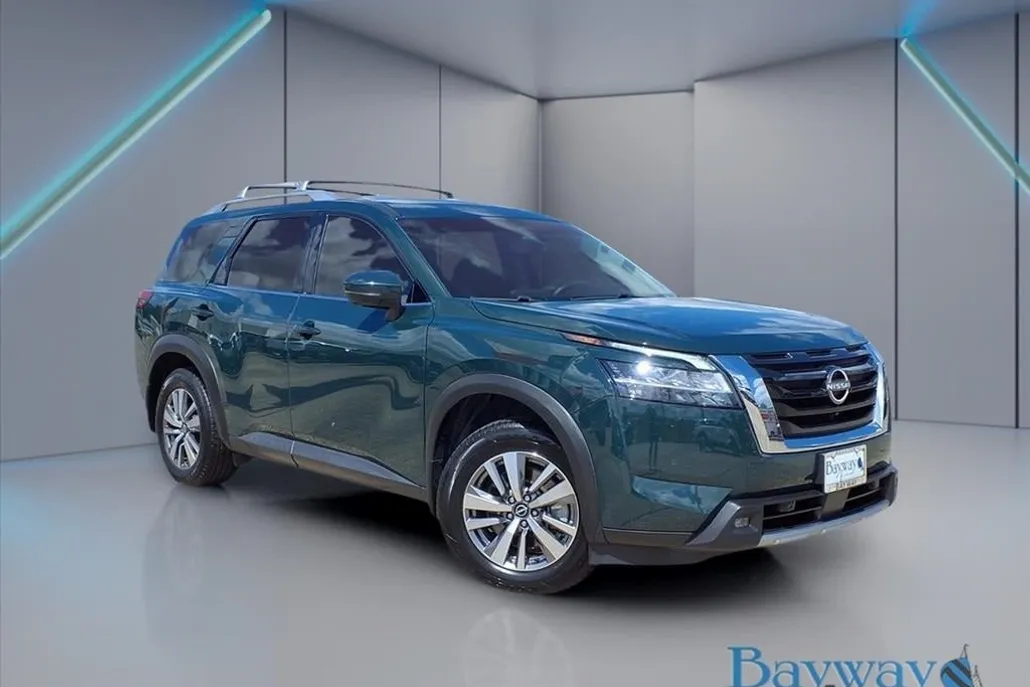 2022 Nissan Pathfinder SL photo 1