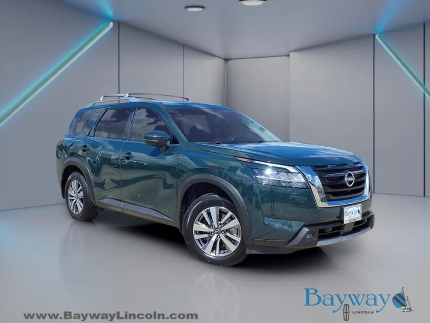 2022 Nissan Pathfinder SL photo 1