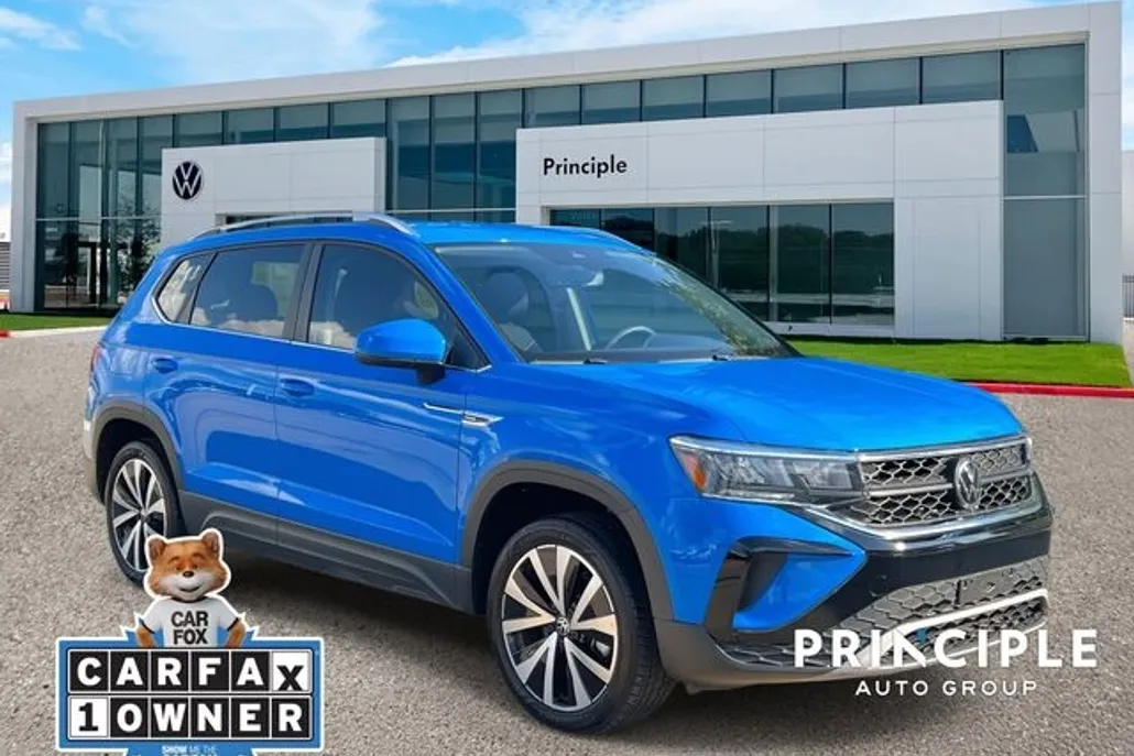 2023 Volkswagen Taos SE photo 1