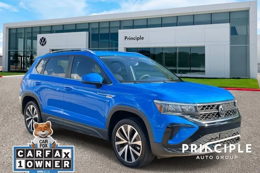 2023 Volkswagen Taos SE photo 1