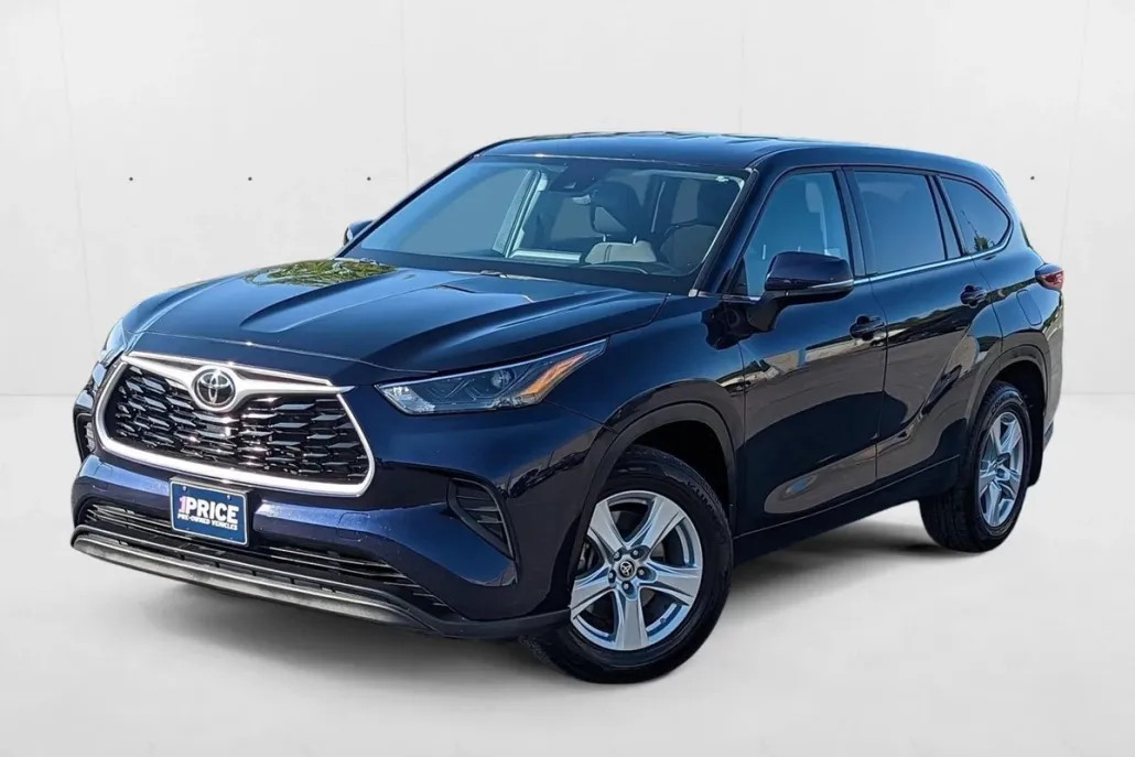 2022 Toyota Highlander L photo 1