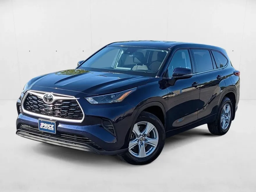2022 Toyota Highlander L photo 1