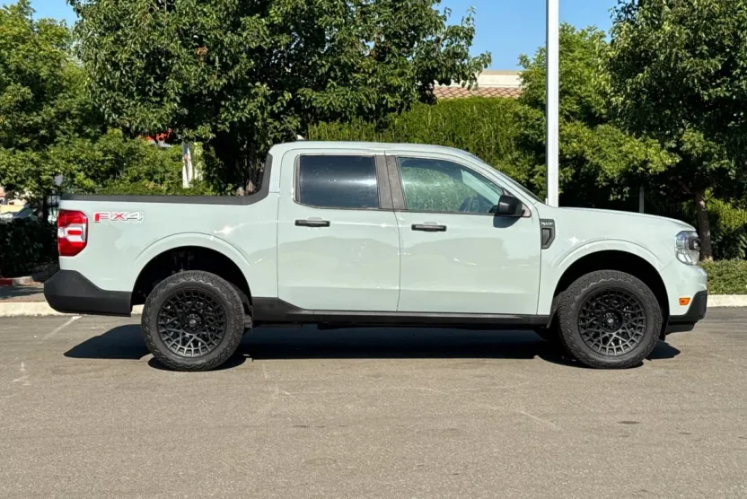 2022 Ford Maverick XLT photo 1